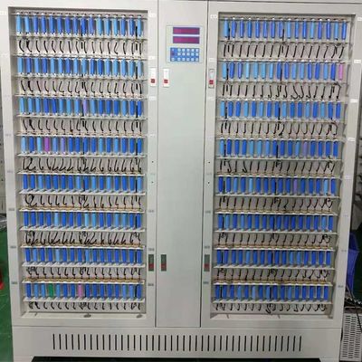 Guter Preis Zylinderförmige 18650 Zellprüfvorrichtungs-Kapazitäts-Prüfvorrichtung 3 Geräusche der Phasen-AC380V 65dB Online